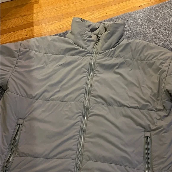 Vuori Gray Puffer Jacket - Picture 5 of 5